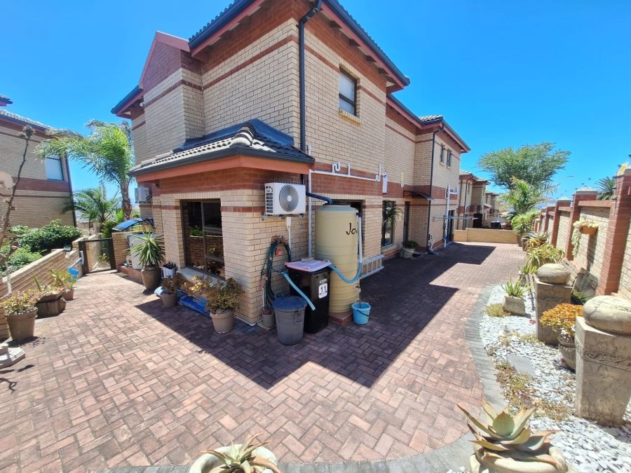 3 Bedroom Property for Sale in Wavecrest Eastern Cape